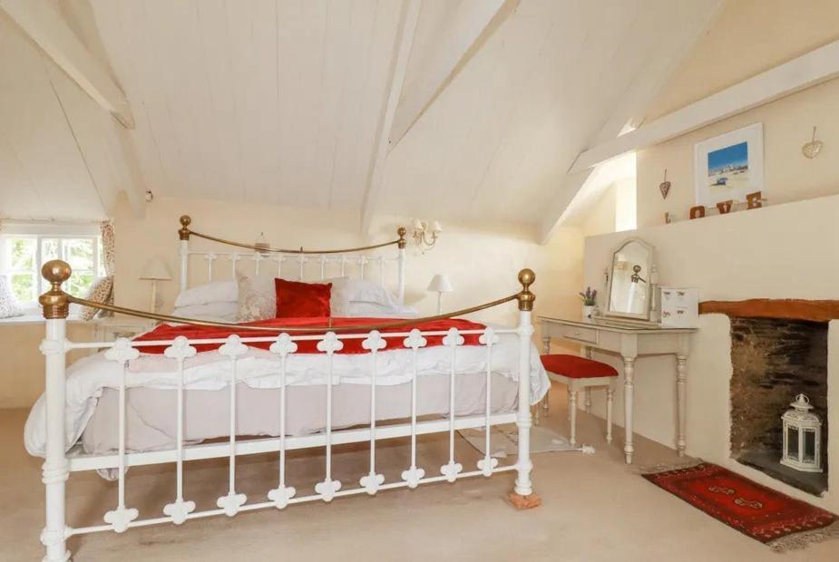 Meadowside Cottage, Characterful Grade 2 Listed Cottage Near To Wadebridge And Padstow Exterior foto